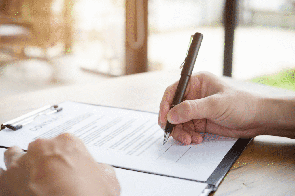 Contrat de travail CESU auxiliaire de vie à domicile avec documents administratifs pour particuliers employeurs