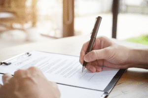 Contrat de travail CESU auxiliaire de vie à domicile avec documents administratifs pour particuliers employeurs